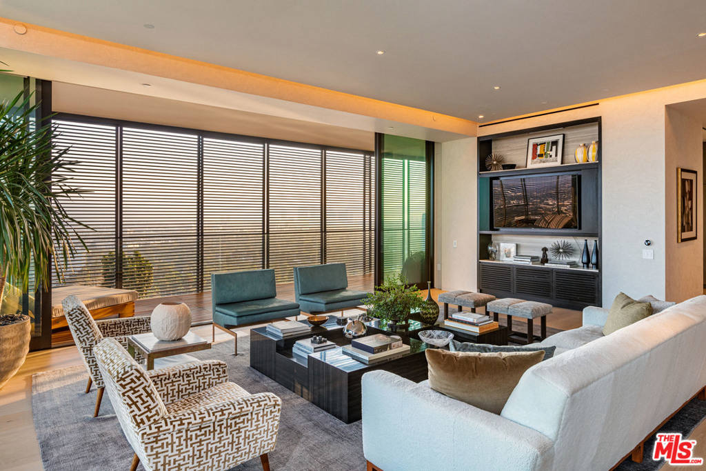 Квартира, 3880 м², 13 950 000$ — FAKTOR
