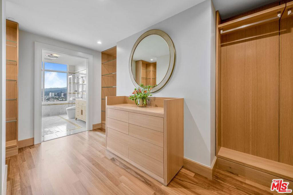 Квартира, 4450 м², 13 995 000$ — FAKTOR