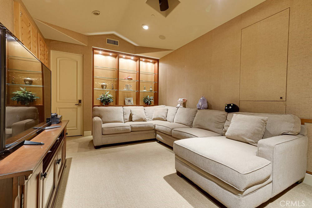Дом, 7052 м², 14 000 000$ — FAKTOR