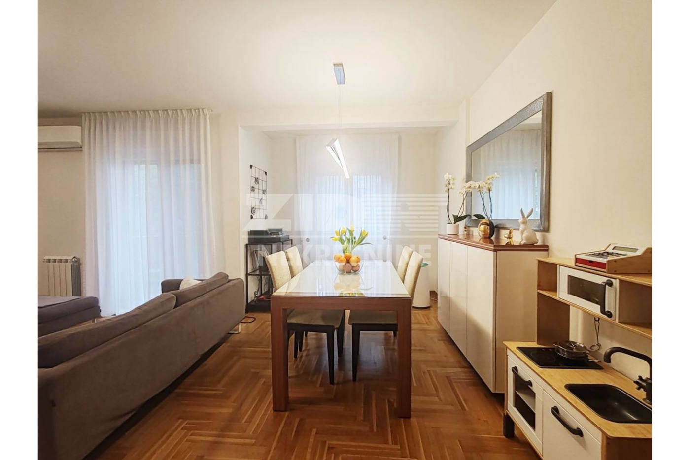 Квартира, 1033 м², 275 000$ — FAKTOR