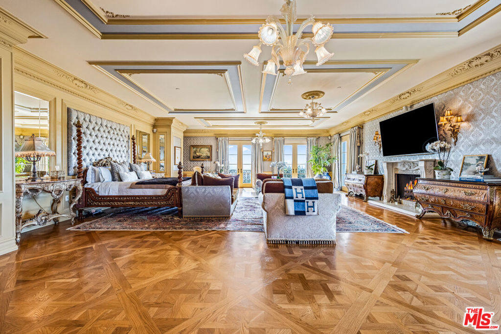 Дом, 21800 м², 87 000 000$ — FAKTOR