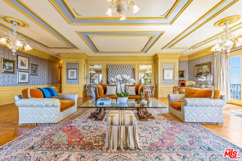 Дом, 21800 м², 87 000 000$ — FAKTOR
