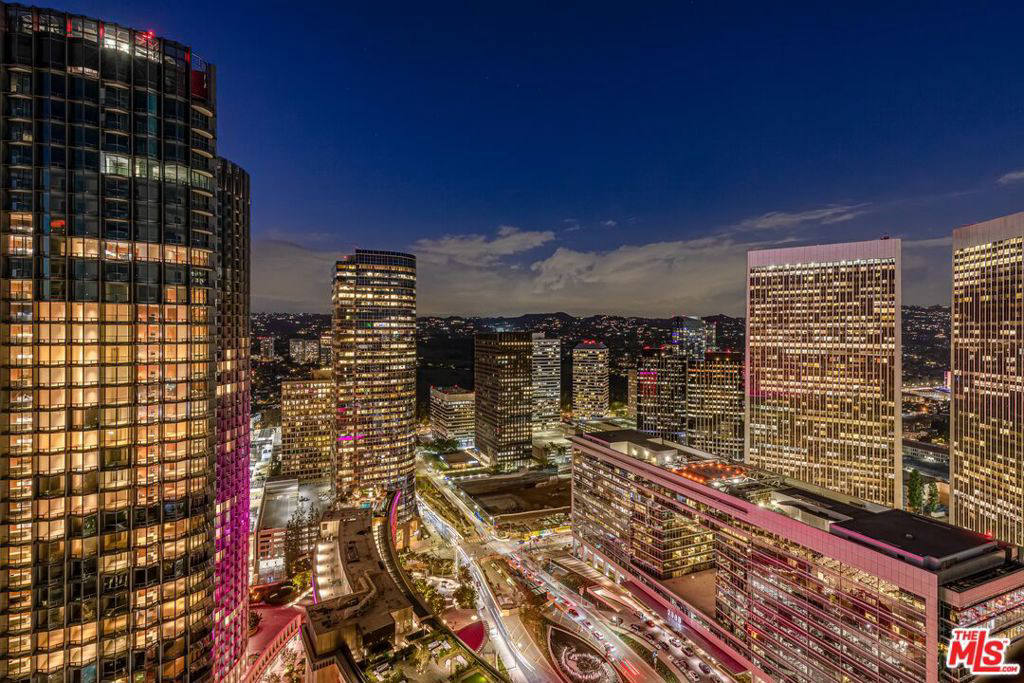 Квартира, 4450 м², 13 995 000$ — FAKTOR