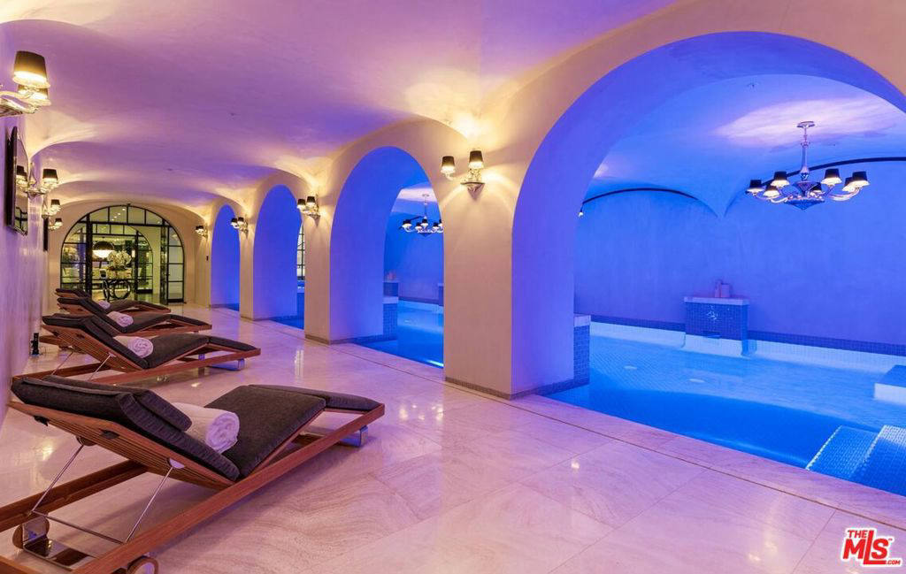 Дом, 31450 м², 63 000 000$ — FAKTOR