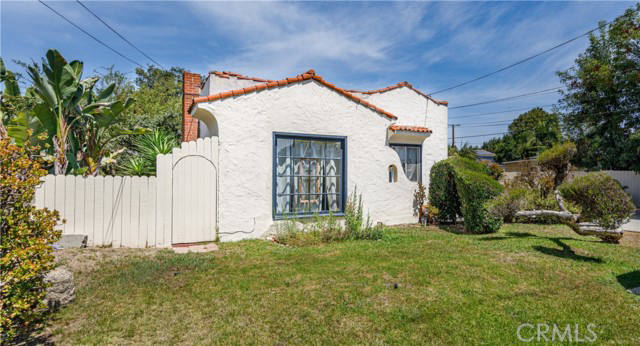 House, 3 500 m²