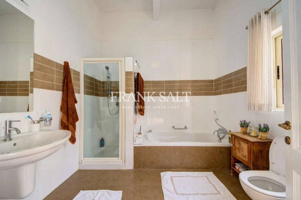 Квартира, 2207 м², 1 650 000$ — FAKTOR