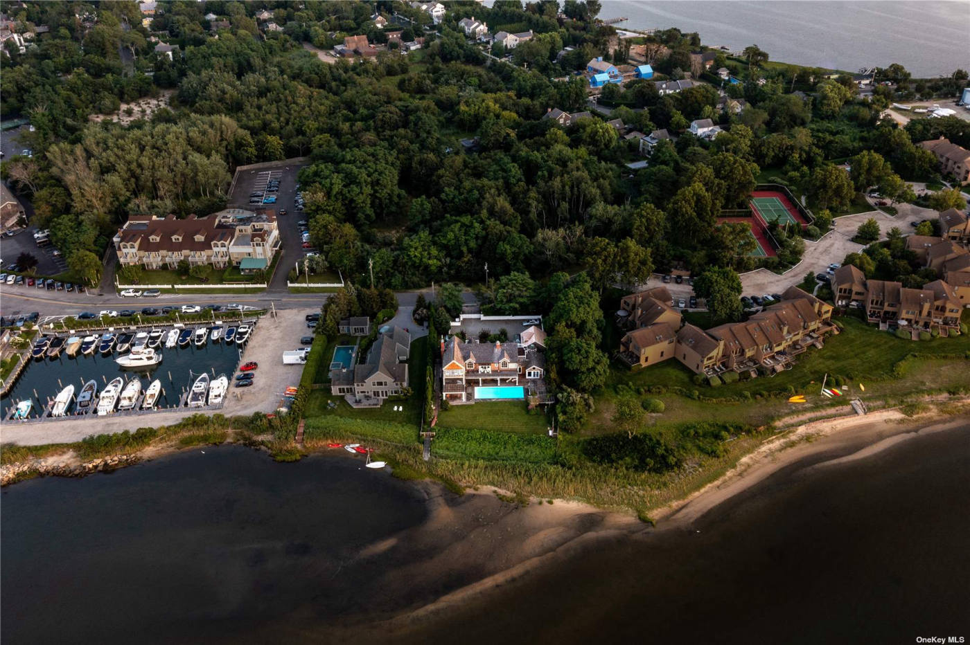 Дом, 5000 м², 11 995 000$ — FAKTOR