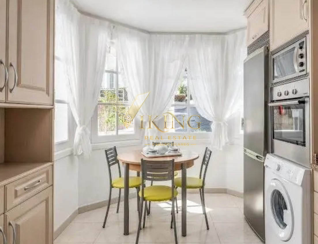 House, 1 658 m²