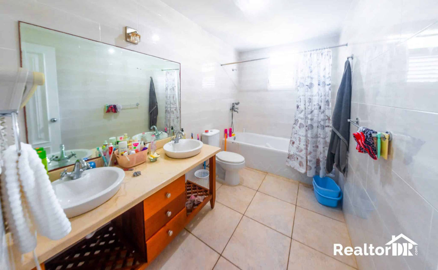 Квартира, 2153 м², 350 000$ — FAKTOR