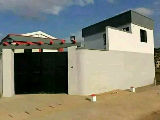 Будинок, 2153 м², 211 110$ — FAKTOR