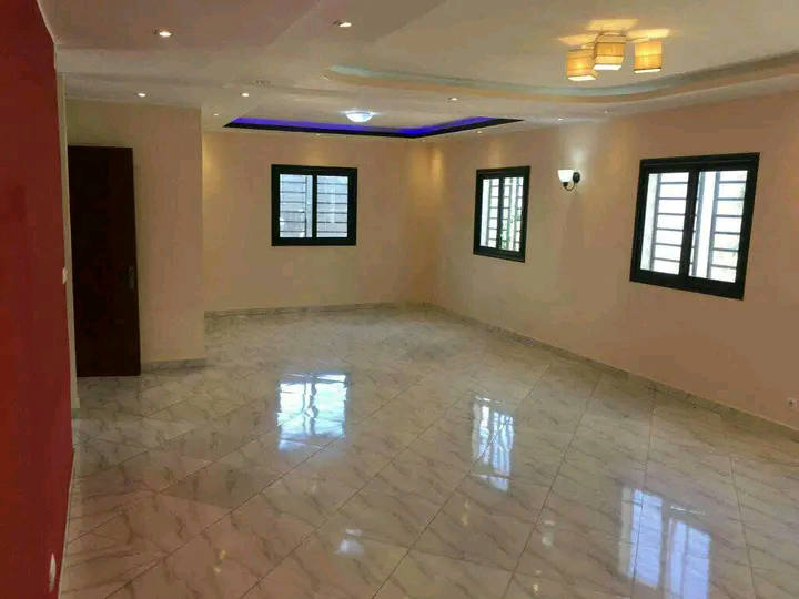 Будинок, 2153 м², 211 110$ — FAKTOR