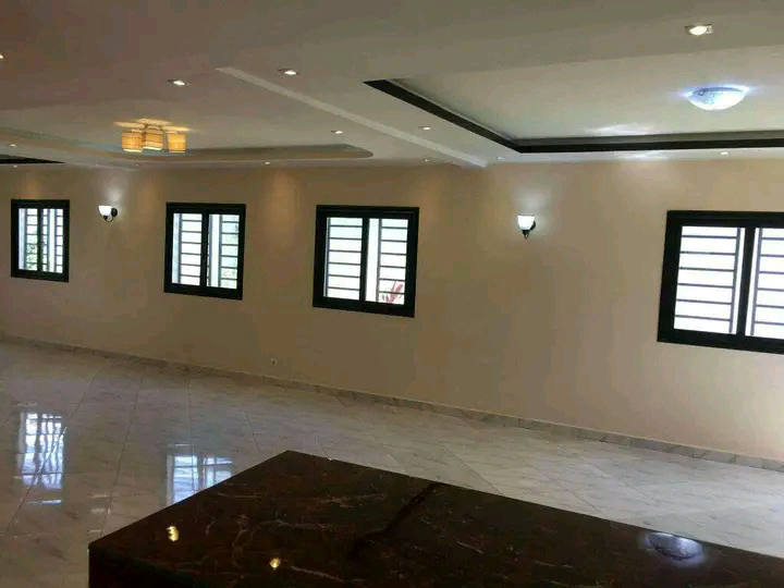Будинок, 2153 м², 211 110$ — FAKTOR