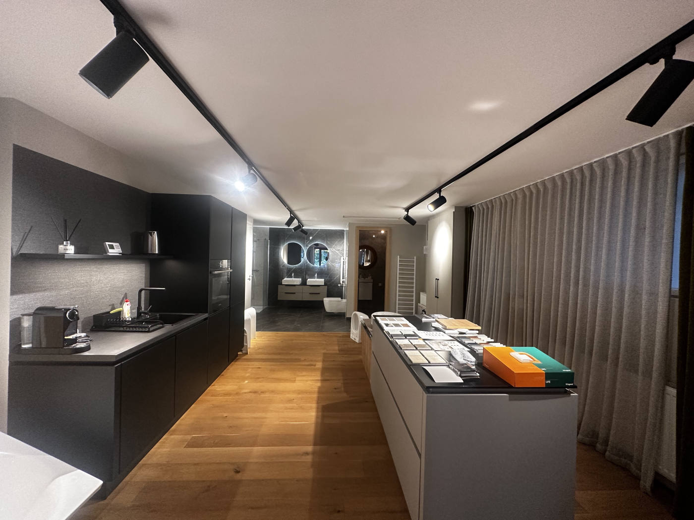 Квартира, 689 м², 195 000$ — FAKTOR