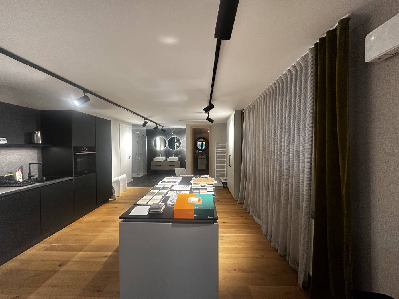 Квартира, 689 м², 195 000$ — FAKTOR