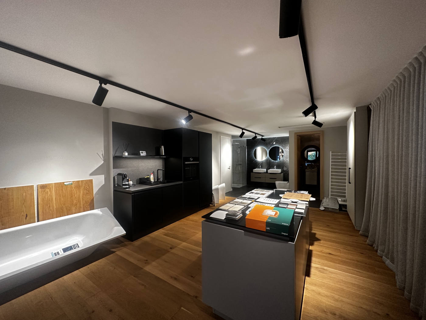 Квартира, 689 м², 195 000$ — FAKTOR