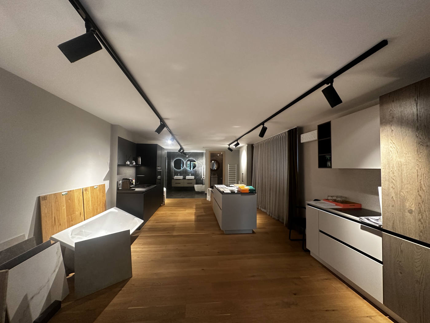 Квартира, 689 м², 195 000$ — FAKTOR