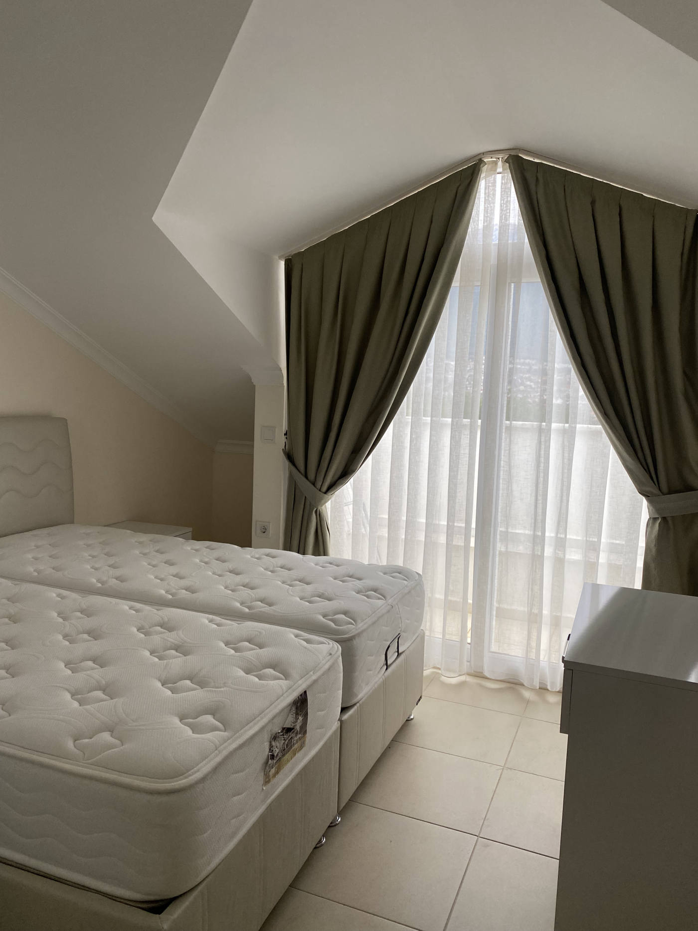 Квартира, 1076 м², 220 000$ — FAKTOR
