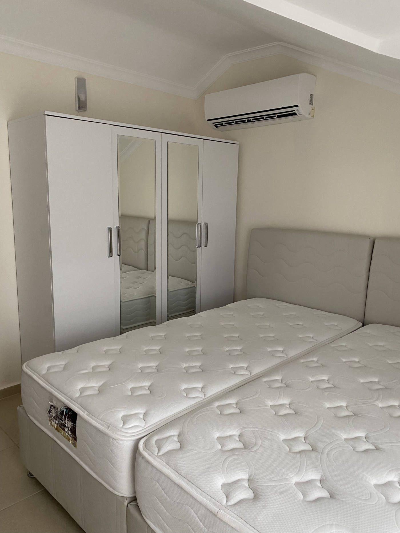 Квартира, 1076 м², 220 000$ — FAKTOR