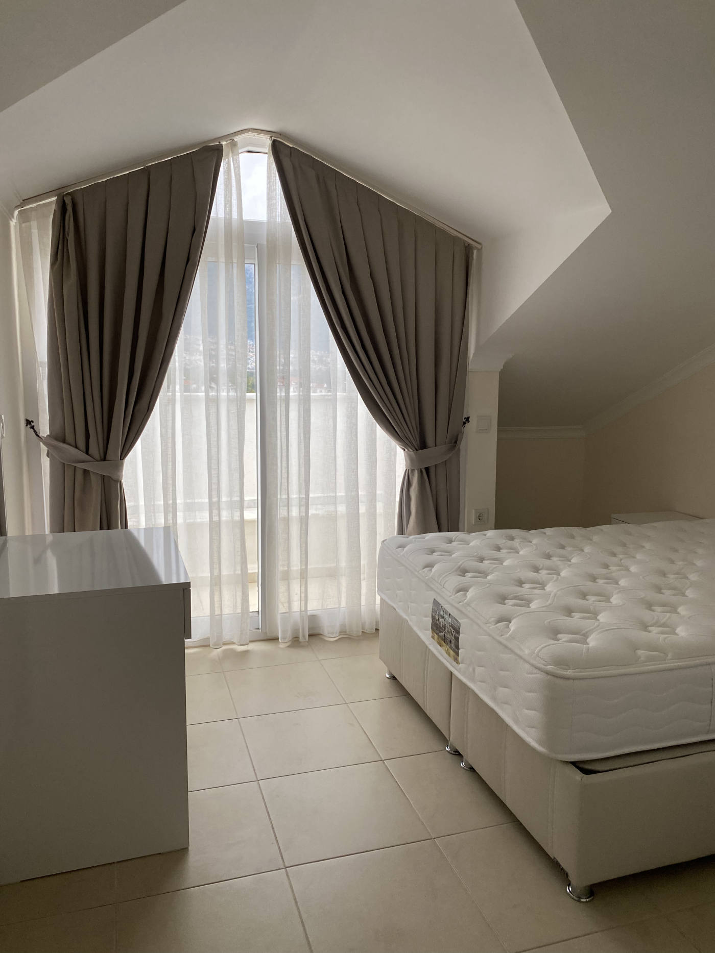 Квартира, 1076 м², 220 000$ — FAKTOR