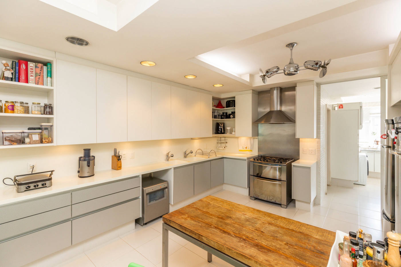 Квартира, 4898 м², 3 369 606$ — FAKTOR