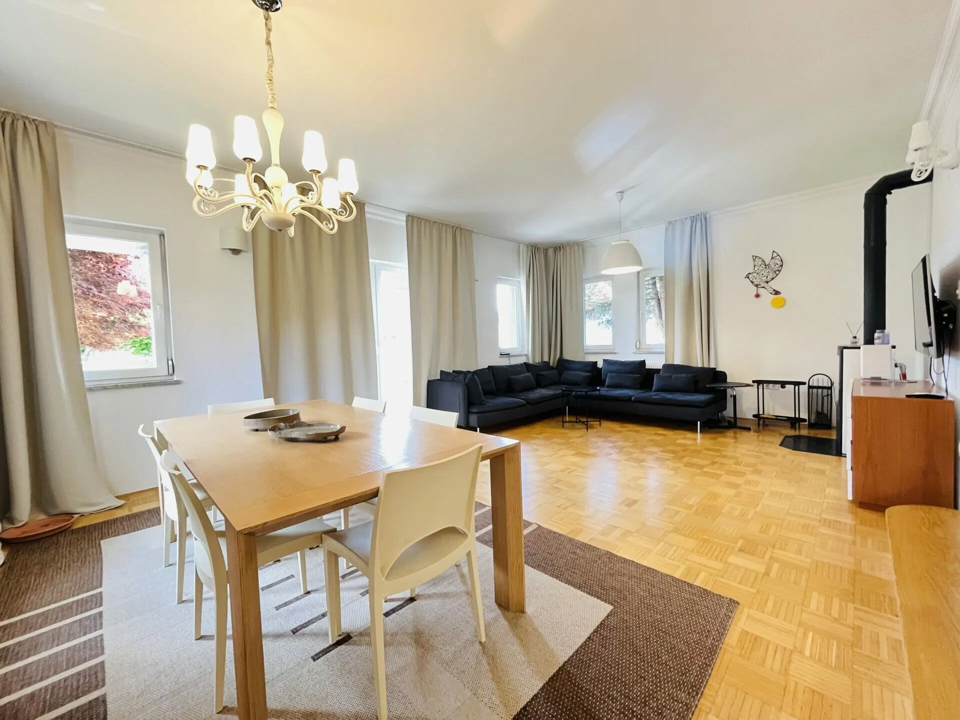 House, 6 028 m²