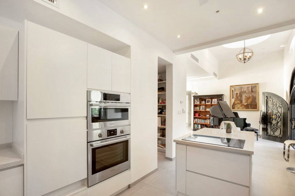 House, 4 628 m²