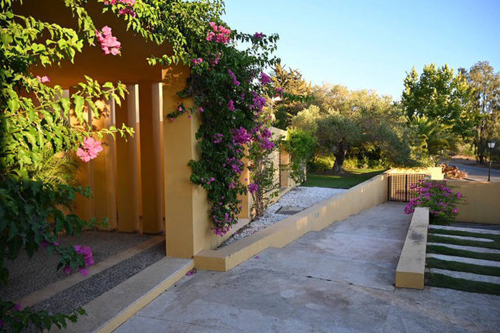 House, 8 611 m²