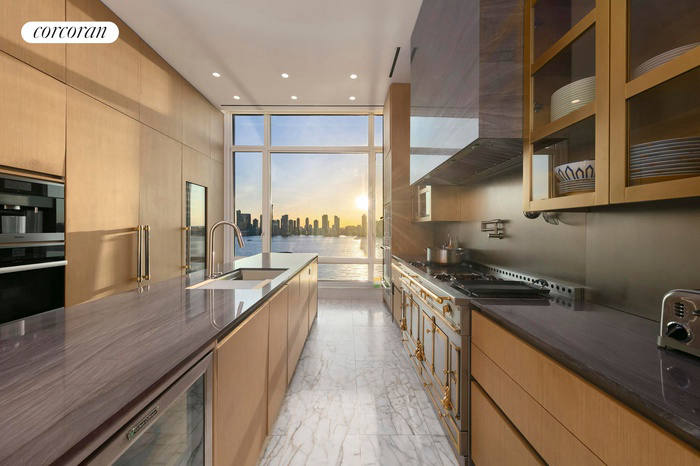 Квартира, 7808 м², 65 000 000$ — FAKTOR