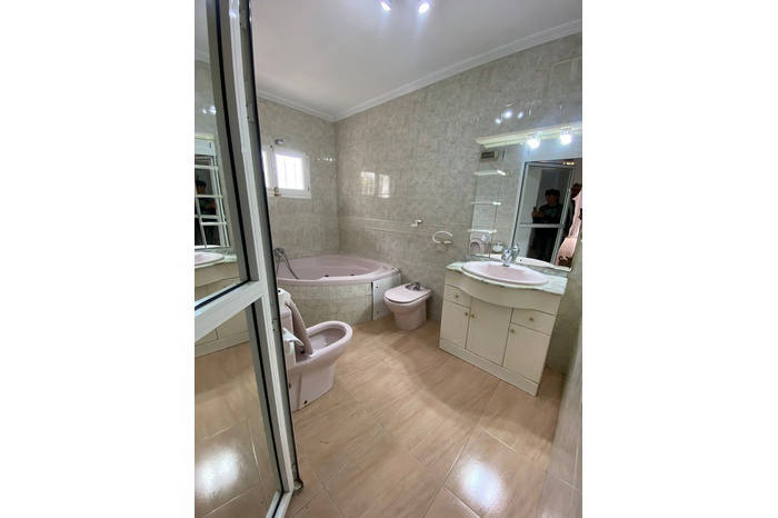 House, 2 000 m²