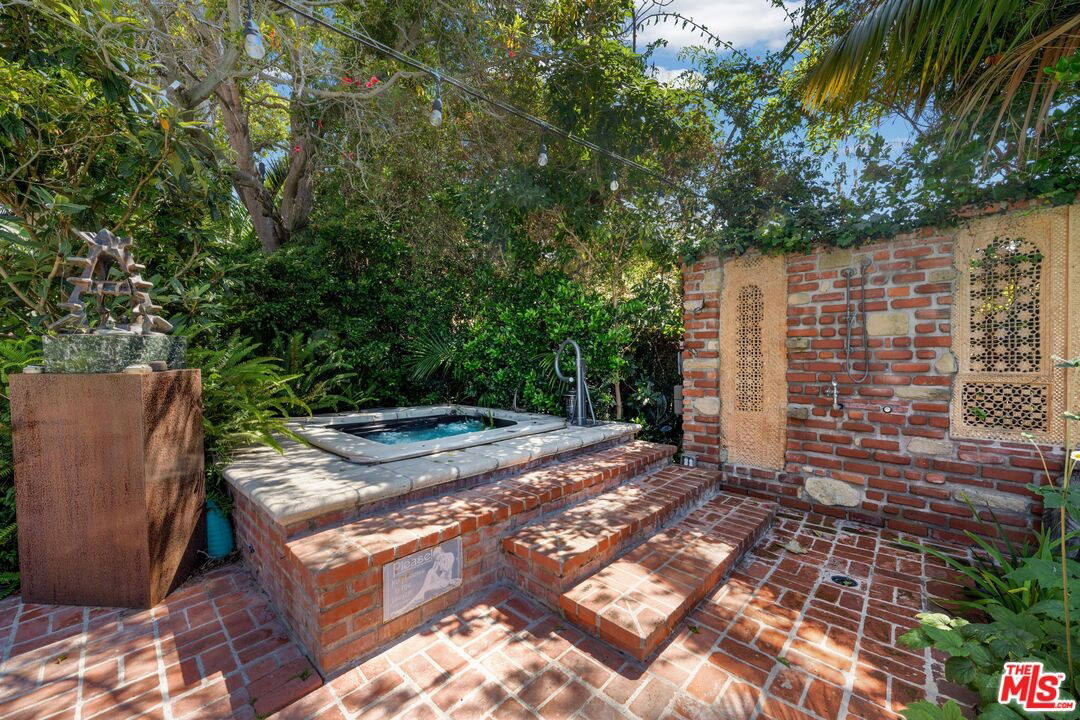 Дом, 4058 м², 5 750 000$ — FAKTOR