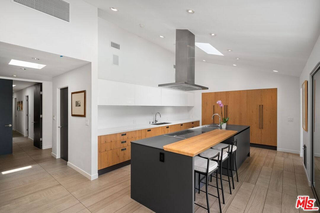 Квартира, 4822 м², 5 749 000$ — FAKTOR