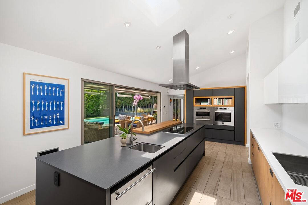 Квартира, 4822 м², 5 749 000$ — FAKTOR