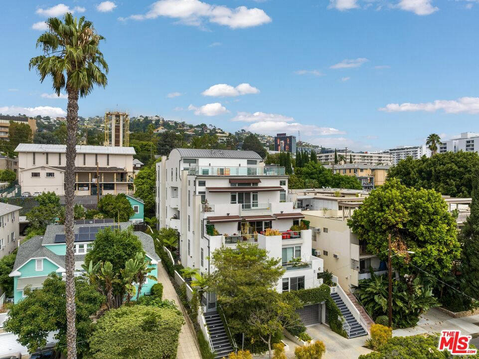Квартира, 2573 м², 1 195 000$ — FAKTOR