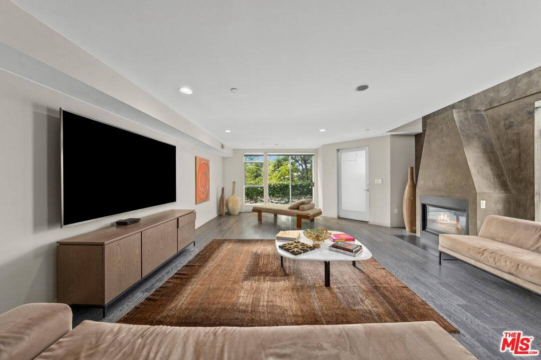 Квартира, 2573 м², 1 195 000$ — FAKTOR