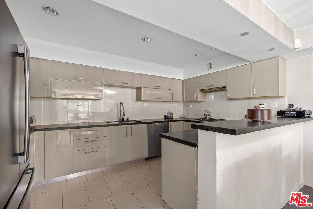 Квартира, 2573 м², 1 195 000$ — FAKTOR