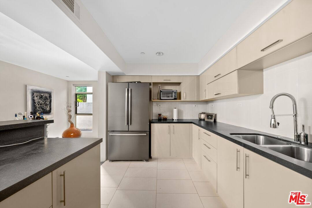 Квартира, 2573 м², 1 195 000$ — FAKTOR