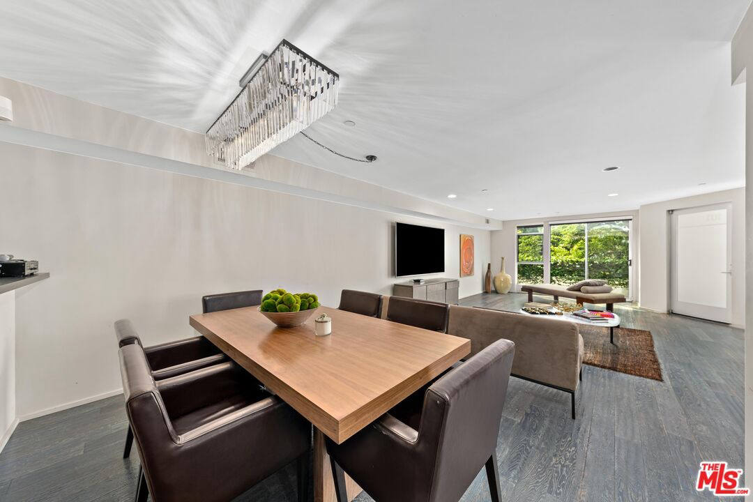 Квартира, 2573 м², 1 195 000$ — FAKTOR