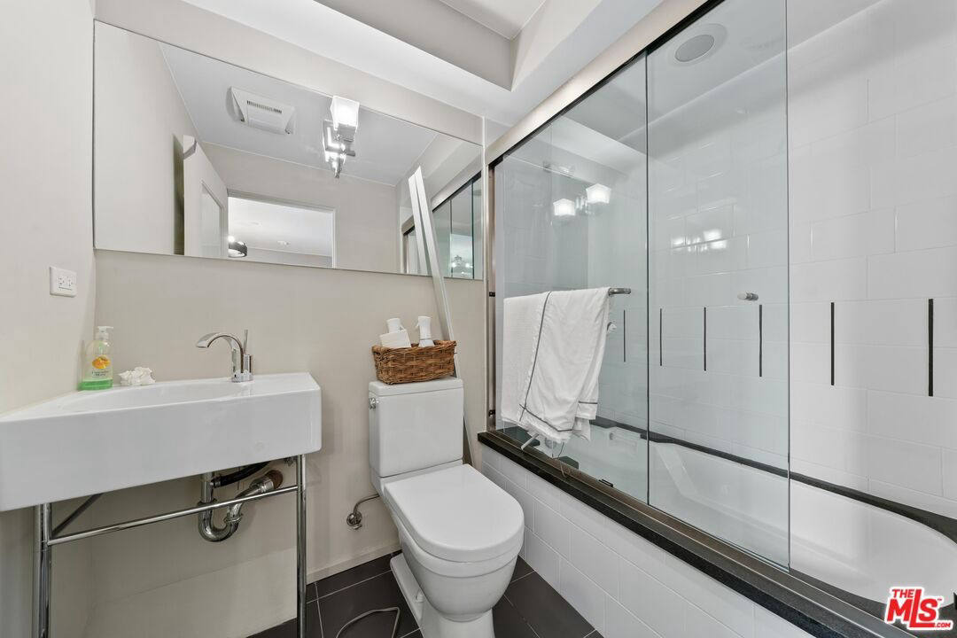 Квартира, 2573 м², 1 195 000$ — FAKTOR