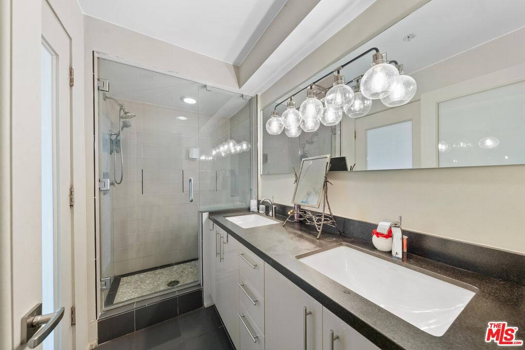 Квартира, 2573 м², 1 195 000$ — FAKTOR