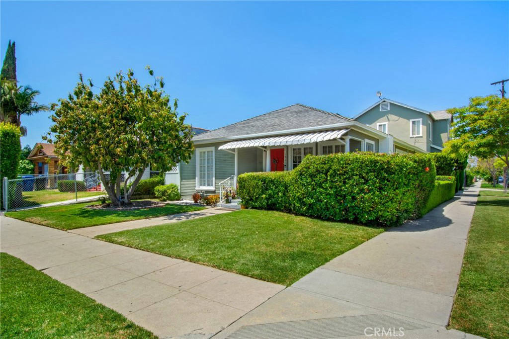 House, 27 082 m²