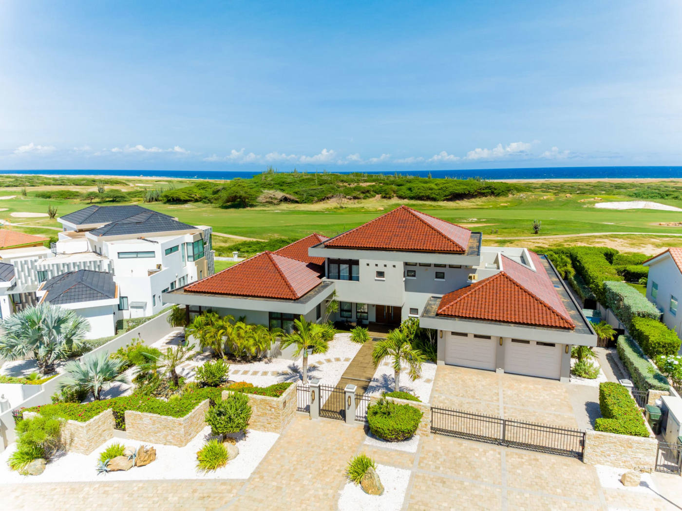 House, 7 298 m²