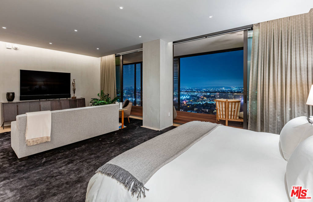 Квартира, 3880 м², 13 950 000$ — FAKTOR