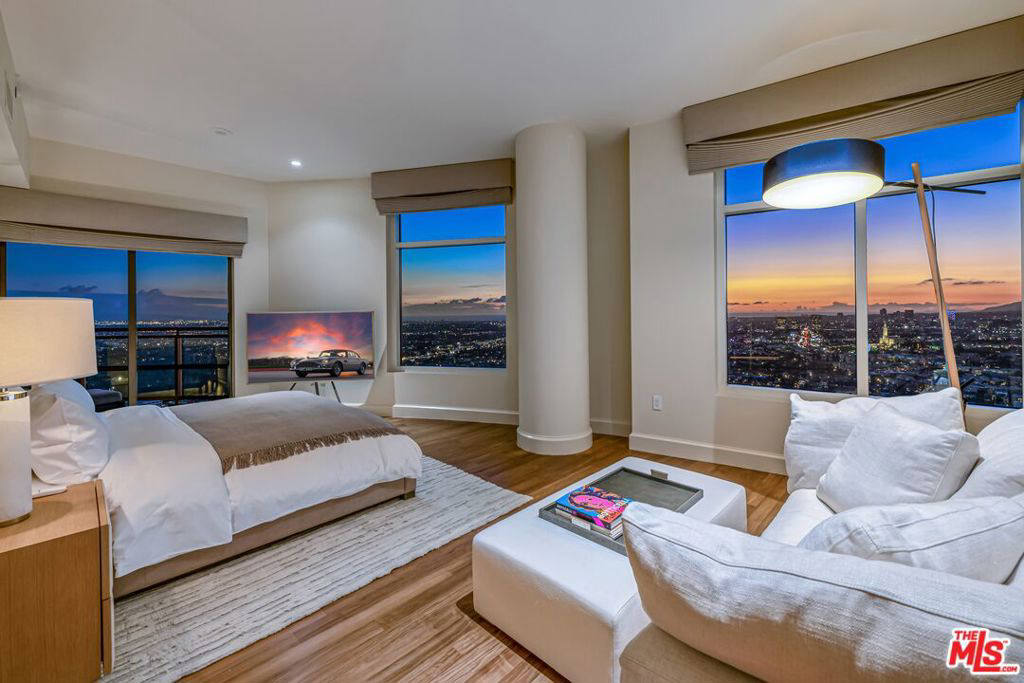 Квартира, 4450 м², 13 995 000$ — FAKTOR