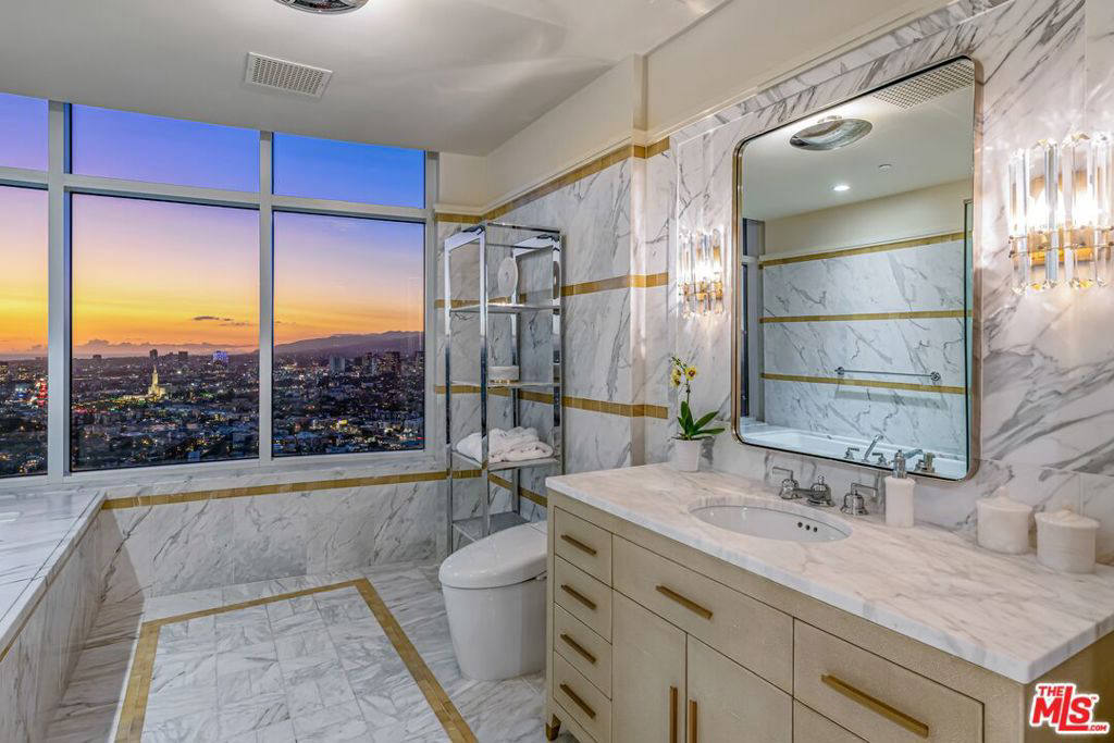 Квартира, 4450 м², 13 995 000$ — FAKTOR