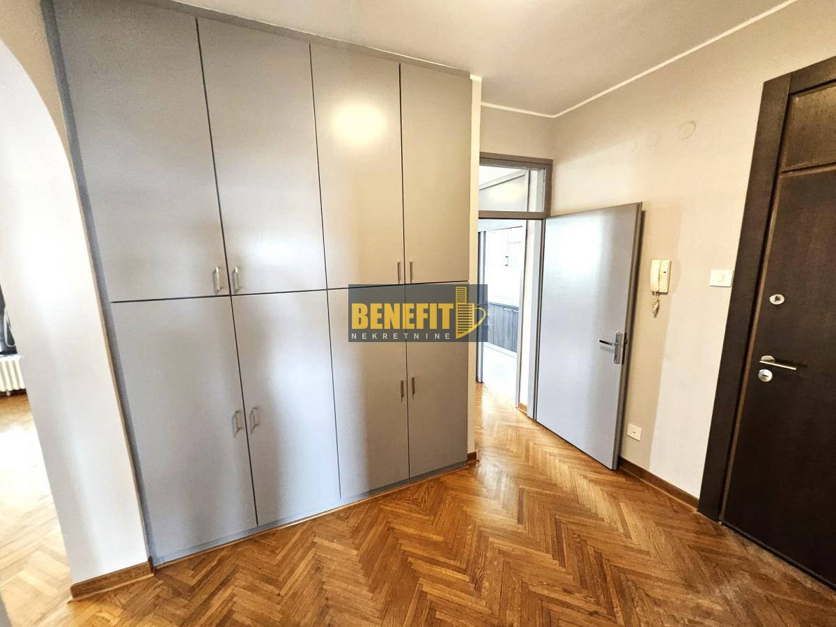 Квартира, 1066 м², 410 000$ — FAKTOR