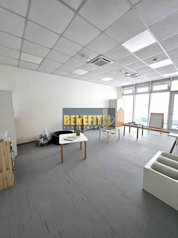 Комерційна нерухомість, 8073 м², 2 350 000$ — FAKTOR