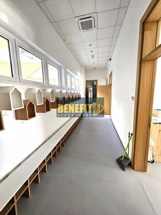 Комерційна нерухомість, 8073 м², 2 350 000$ — FAKTOR