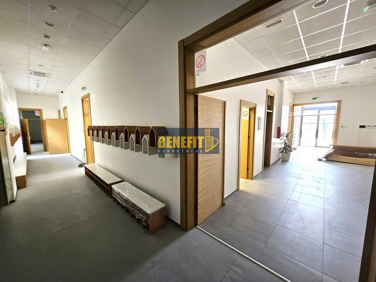 Комерційна нерухомість, 8073 м², 2 350 000$ — FAKTOR