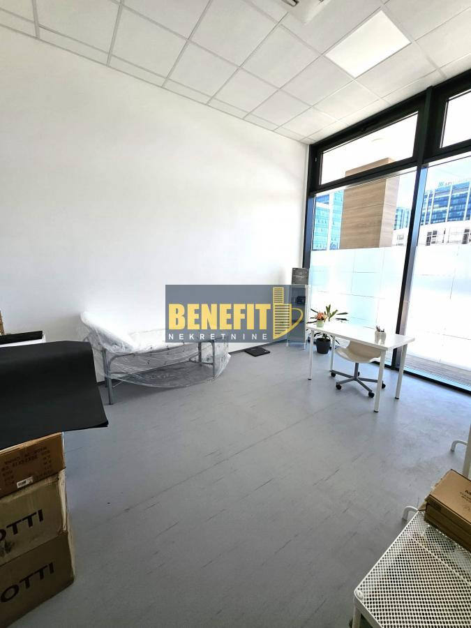 Комерційна нерухомість, 8073 м², 2 350 000$ — FAKTOR