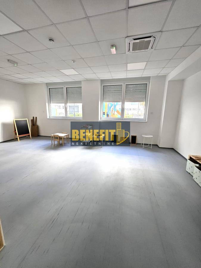 Комерційна нерухомість, 8073 м², 2 350 000$ — FAKTOR